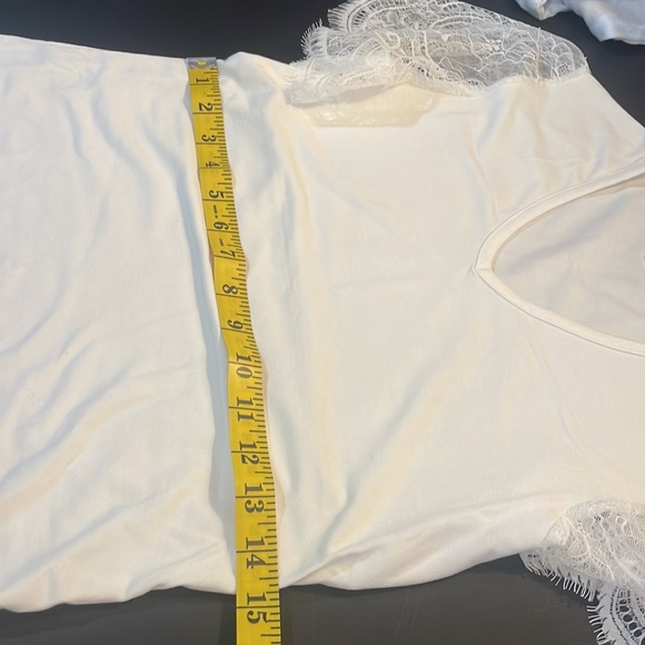 Tahari white T, V neck, with lace, sheer short sleeves, XS - Picture 8 of 12